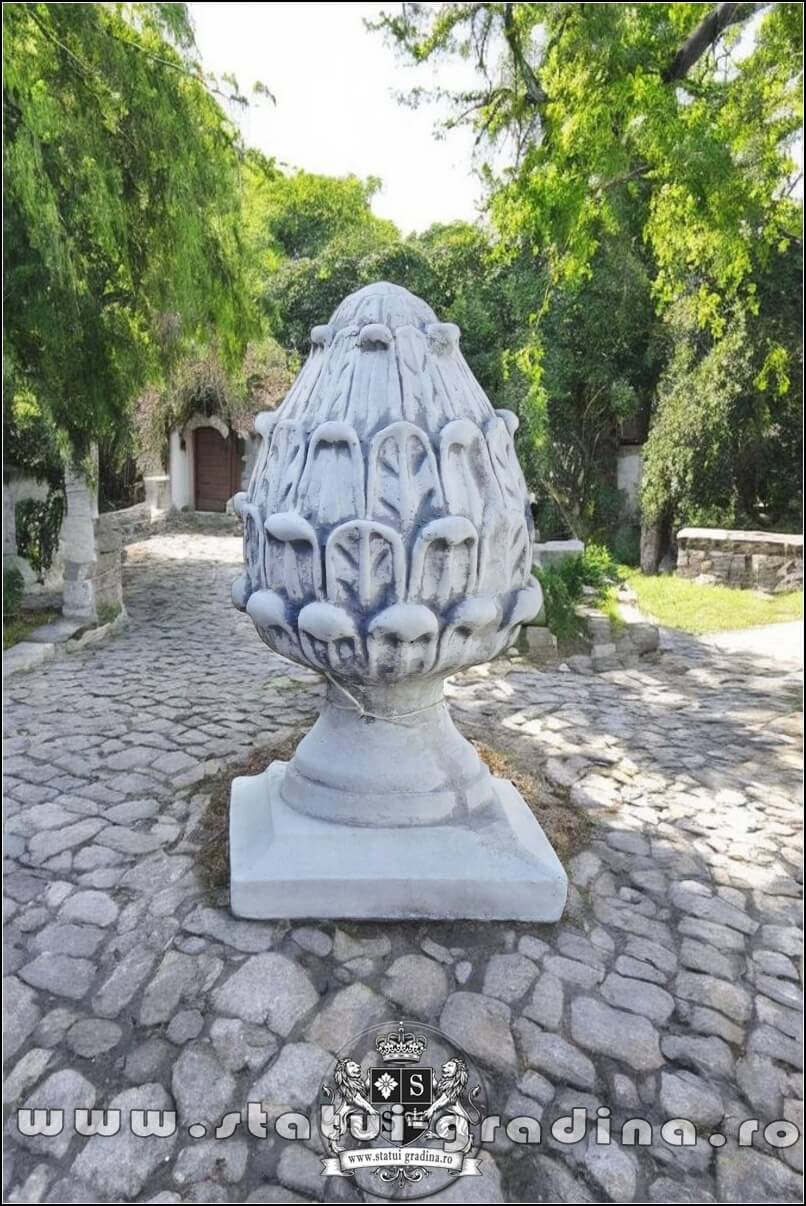 Capitel con de pin cu bază, gri patinat, model T3. (1)