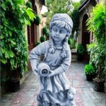 Fetiţa cu ulcea și cățel, gri patinat, model S104.