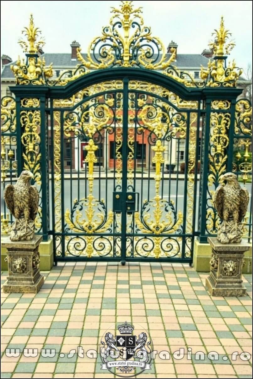 Set 2 statuete vulturi cu socluri, auriu antichizat. (5)