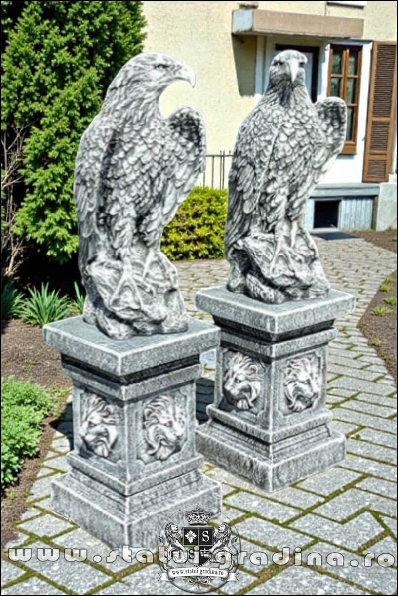 Set 2 statuete vulturi cu socluri, gri antichizat. (2)