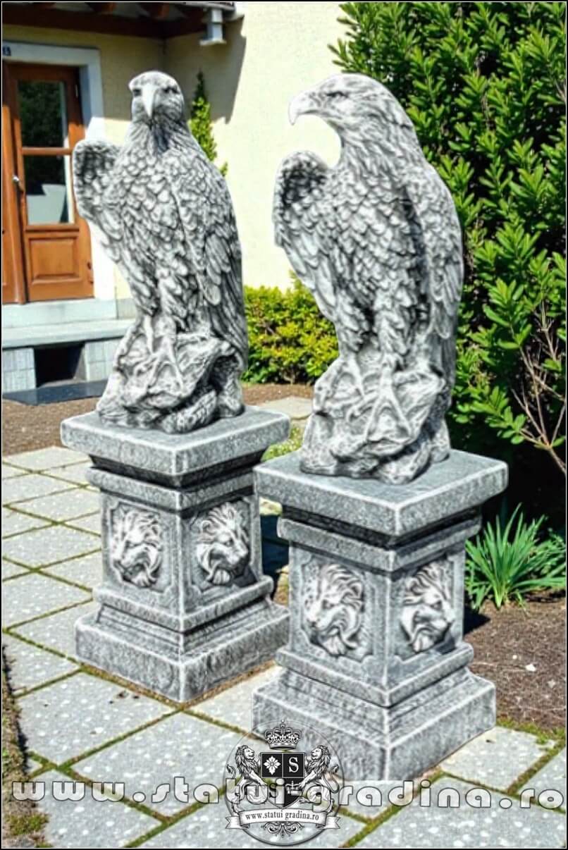 Set 2 statuete vulturi cu socluri, gri antichizat. (3)