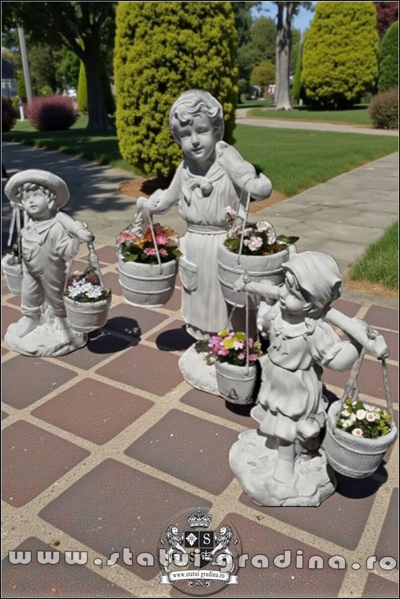 Set 3 statuete, mama și copii cu găletușe, alb marmorat, model S65.(2)