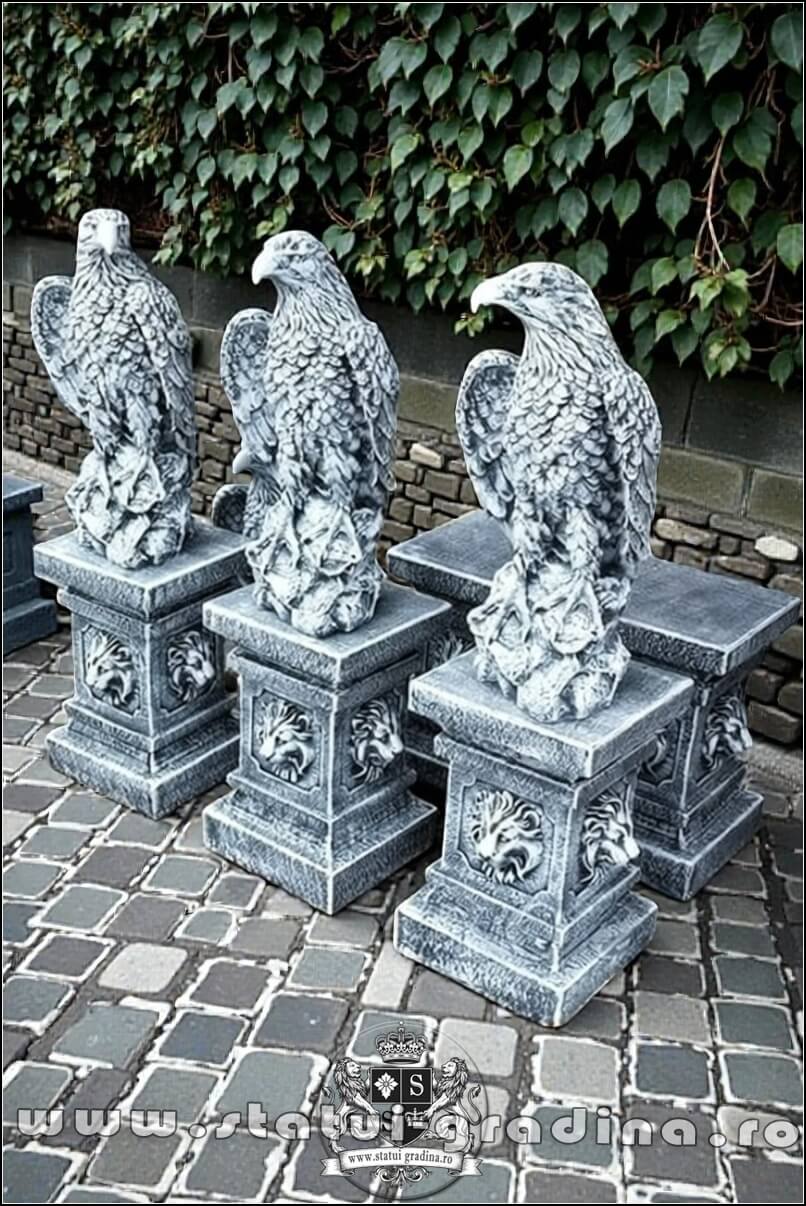 Set 3 statuete vulturi cu socluri, gri antichizat. (2)