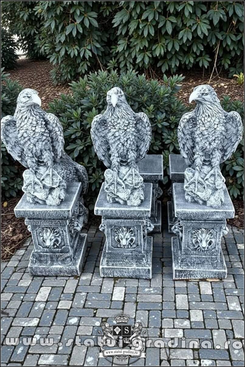 Set 3 statuete vulturi cu socluri, gri antichizat. (3)