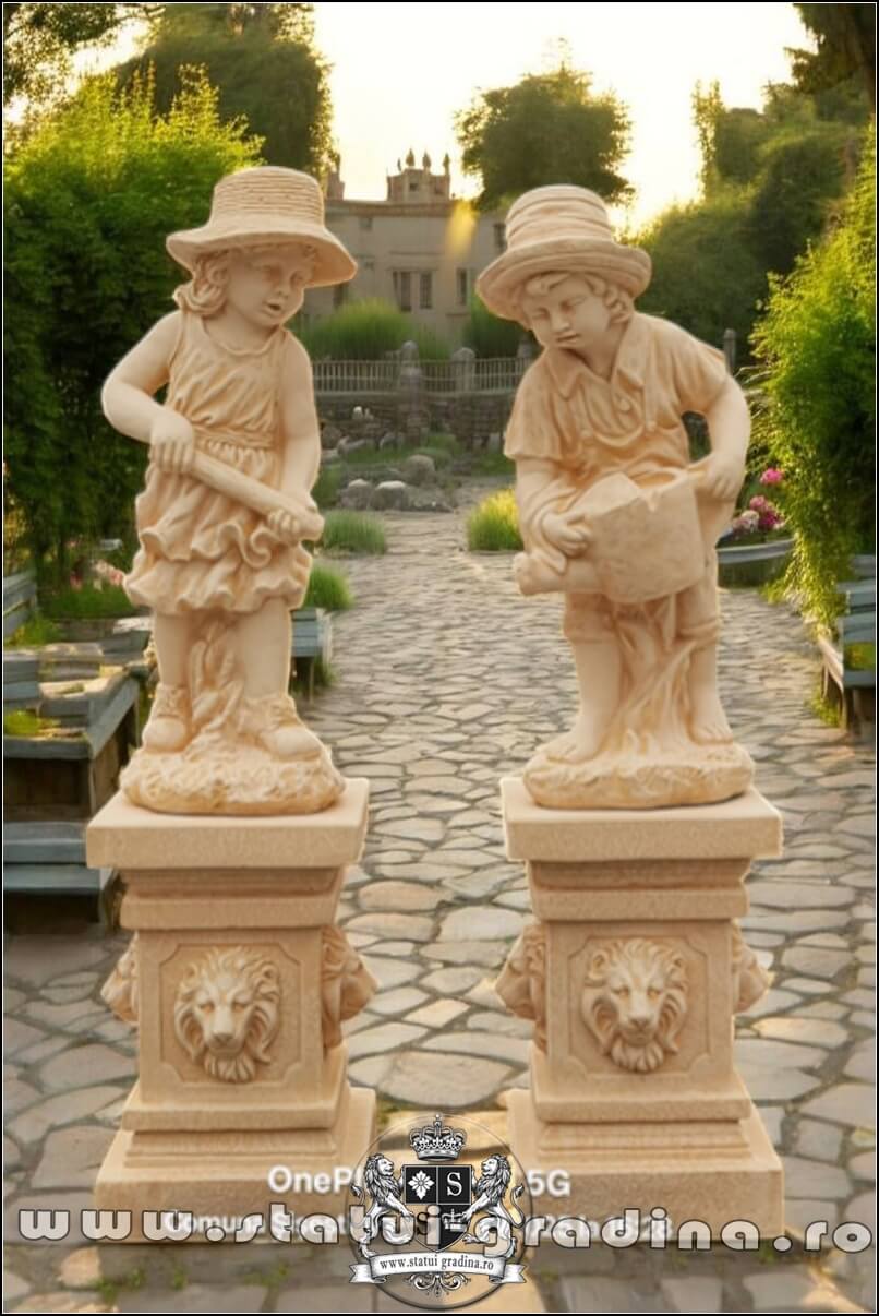 Set doi grădinari cu socluri, galben patinat, model S92-S27. (2)