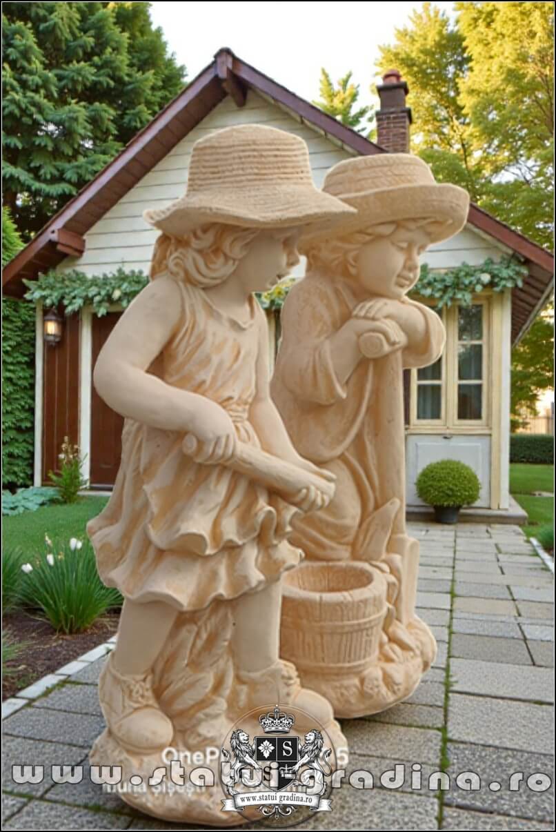 Set două statuete grădinari, galben patinat, model S90. (1)