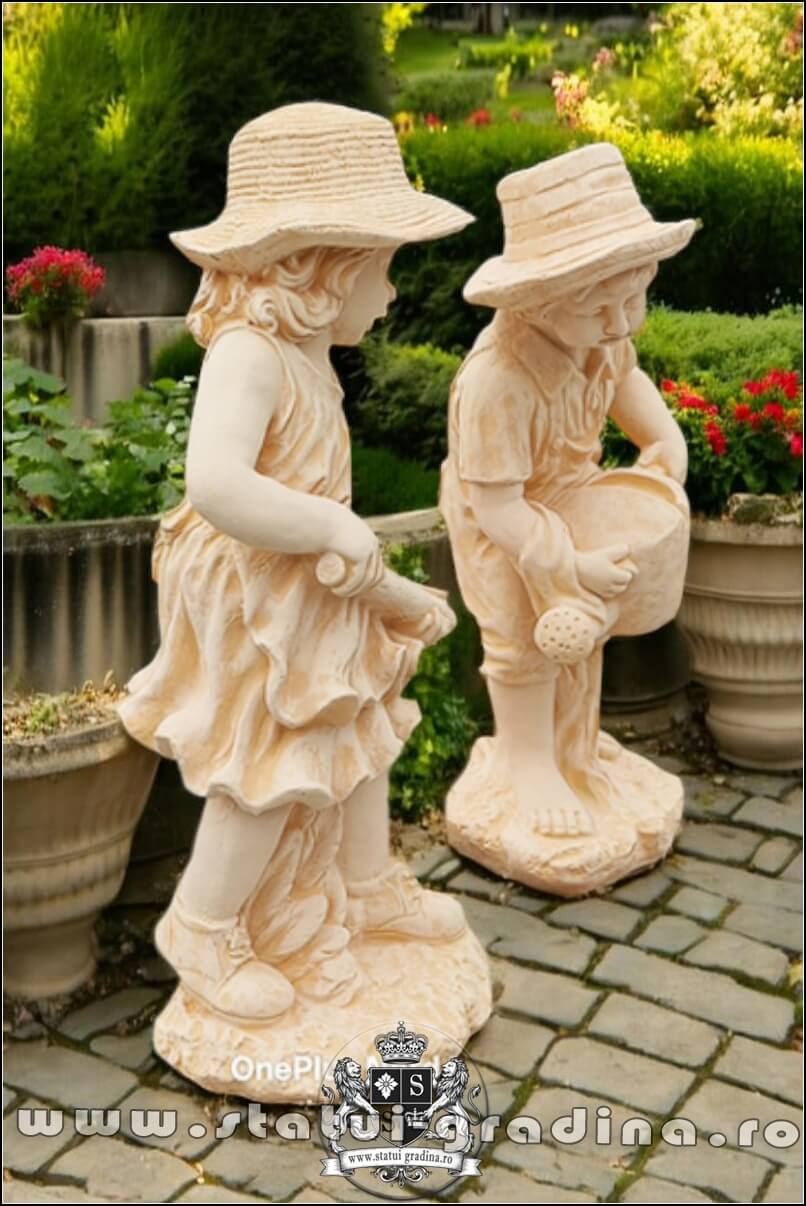 Set două statuete grădinari, galben patinat, model S92. (1)