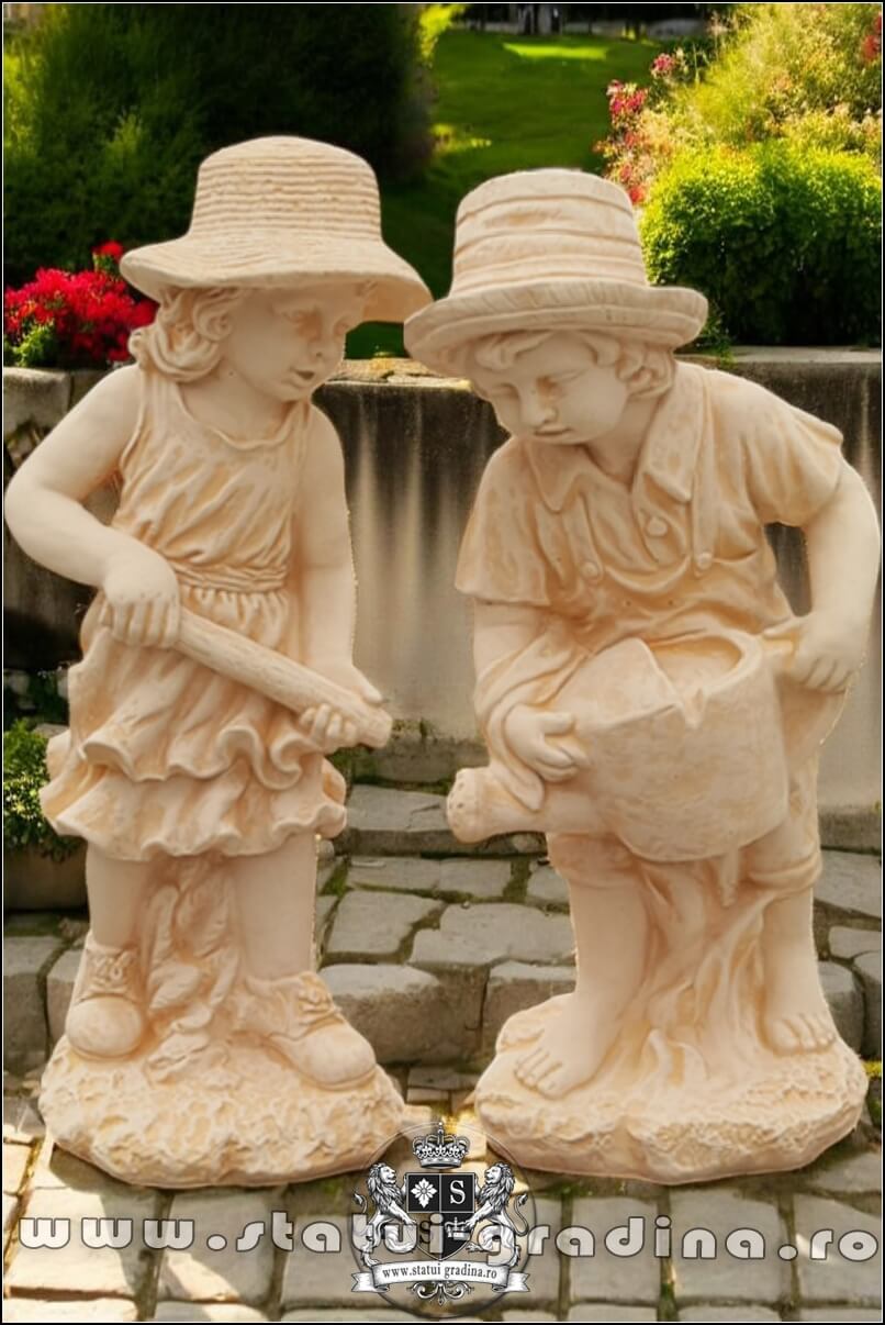 Set două statuete grădinari, galben patinat, model S92. (2)