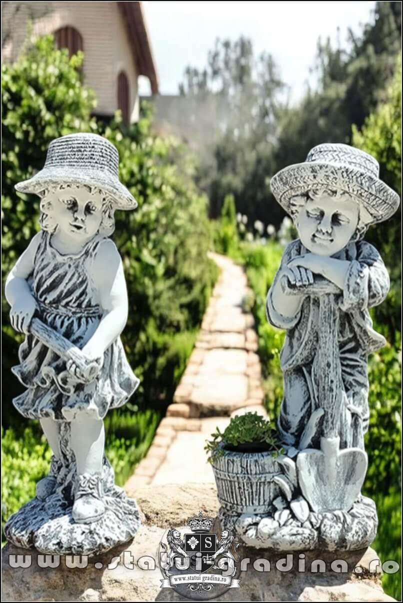 Set două statuete grădinari, gri patinat, model S90. (2)