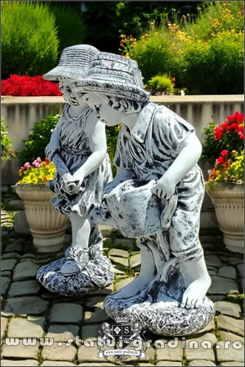 Set două statuete grădinari, gri patinat, model S92. (3)