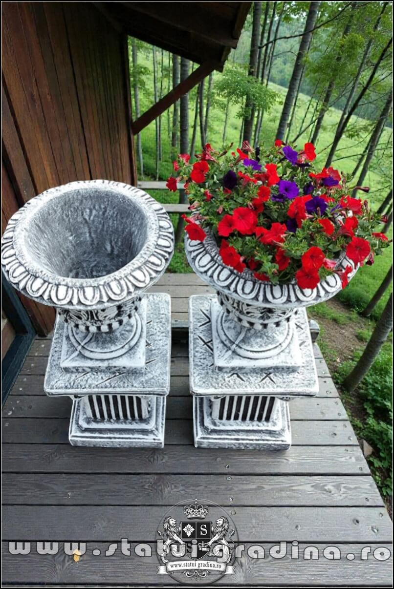 Set soclu cu vază, gri patinat, model S64-V3. (3)