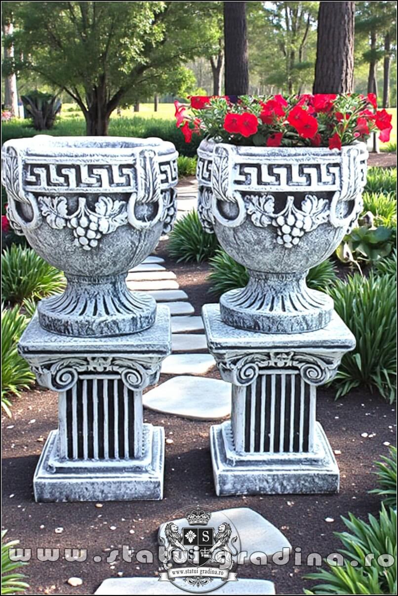 Set socluri cu vaze, gri patinat, model S64-V8. (1)