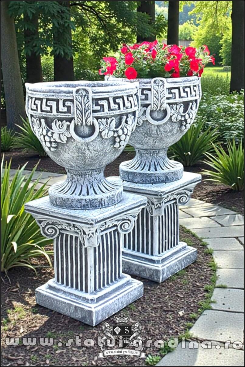 Set socluri cu vaze, gri patinat, model S64-V8. (3)