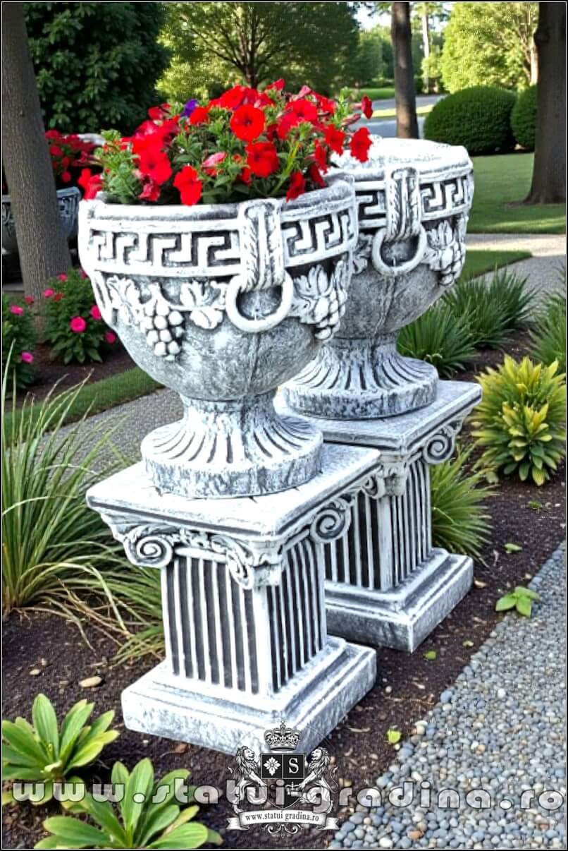 Set socluri cu vaze, gri patinat, model S64-V8. (5)