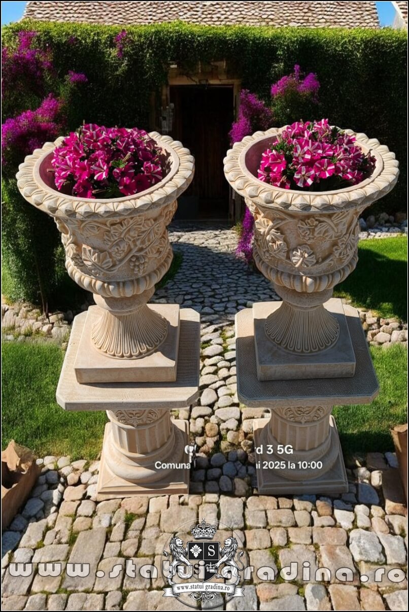 Set vază cu soclu, galben patinat, model V1-S6. (4)