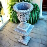 Set vază cu soclu, gri patinat, model V1-S6.