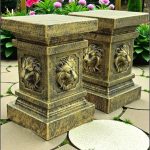 Soclu, stativ, cap de leu, auriu patinat, model S84.