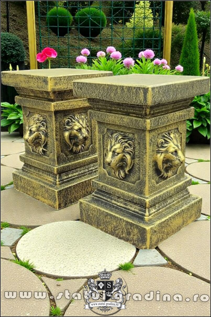 Soclu, stativ, cap de leu, auriu patinat, model S84. (2)