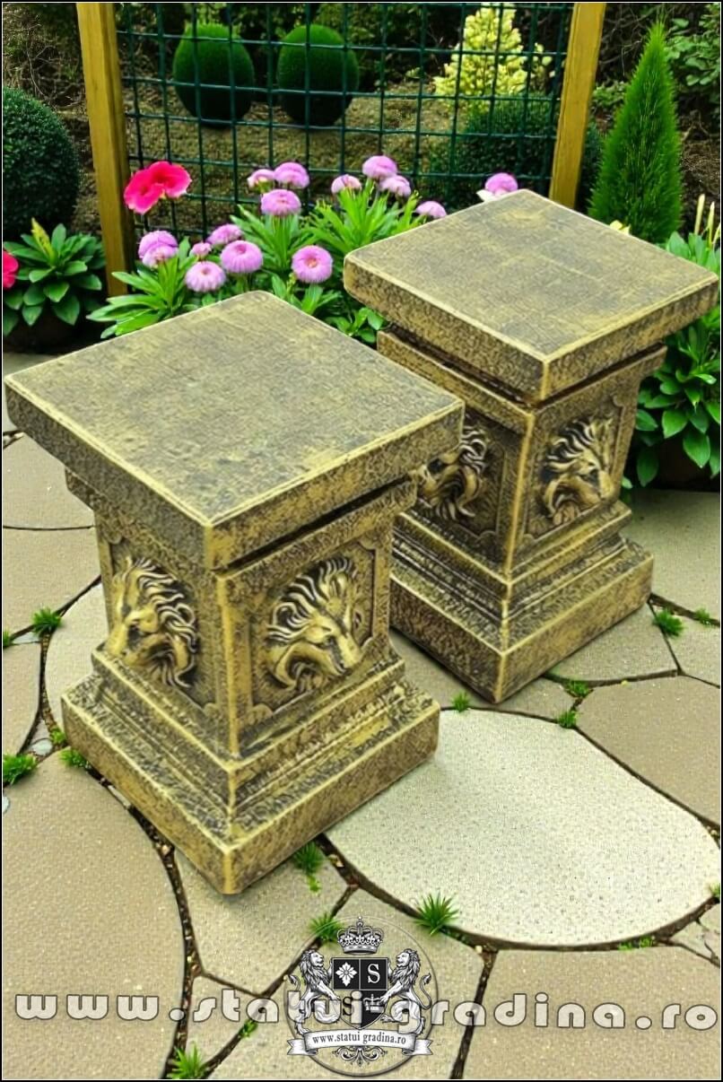 Soclu, stativ, cap de leu, auriu patinat, model S84. (4)