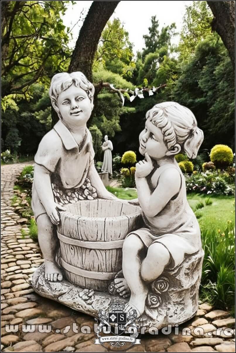 Statuetă copii cu coșuleț, gri antichizat, model S112. (3)