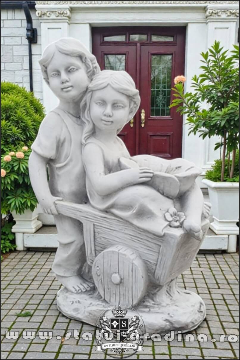 Statuetă copii cu roabă, gri antichizat, model S98. (1)