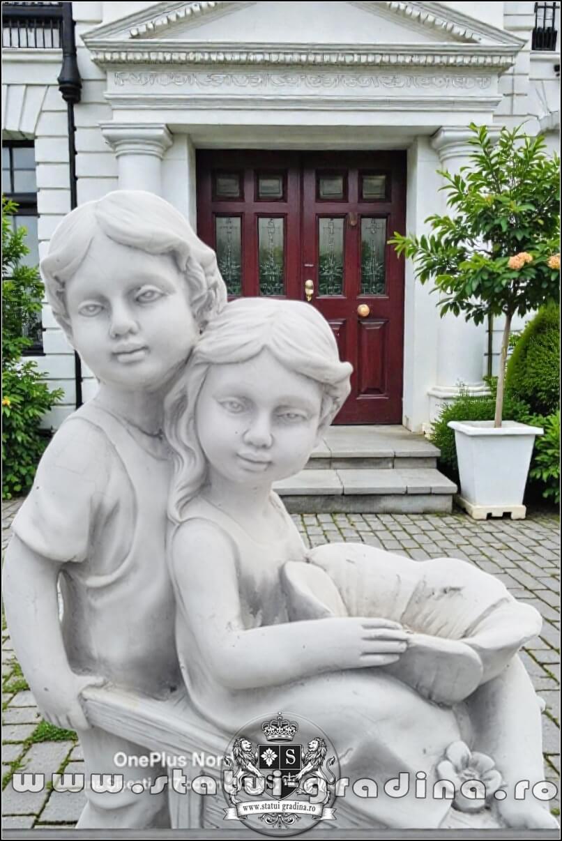 Statuetă copii cu roabă, gri antichizat, model S98. (2)