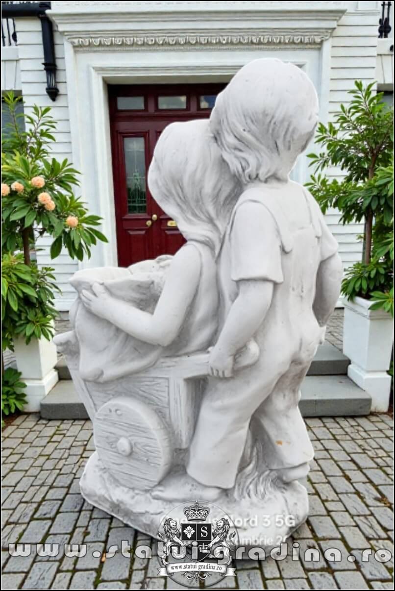 Statuetă copii cu roabă, gri antichizat, model S98. (4)