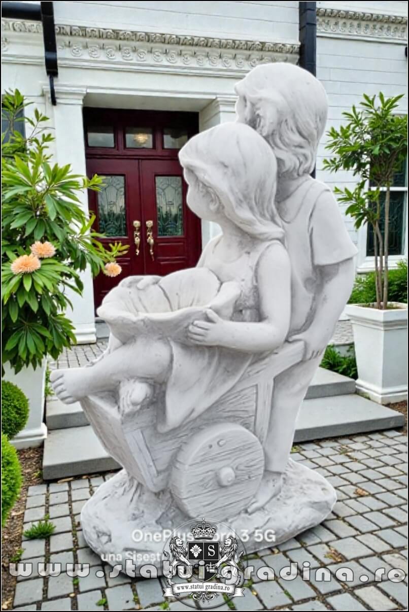 Statuetă copii cu roabă, gri antichizat, model S98. (5)