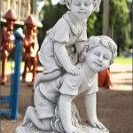 Statuetă copii la joacă, gri antichizat, model S99.