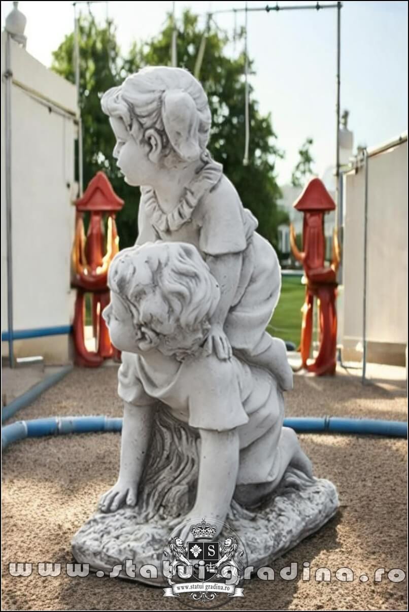Statuetă copii la joacă, gri antichizat, model S99. (3)