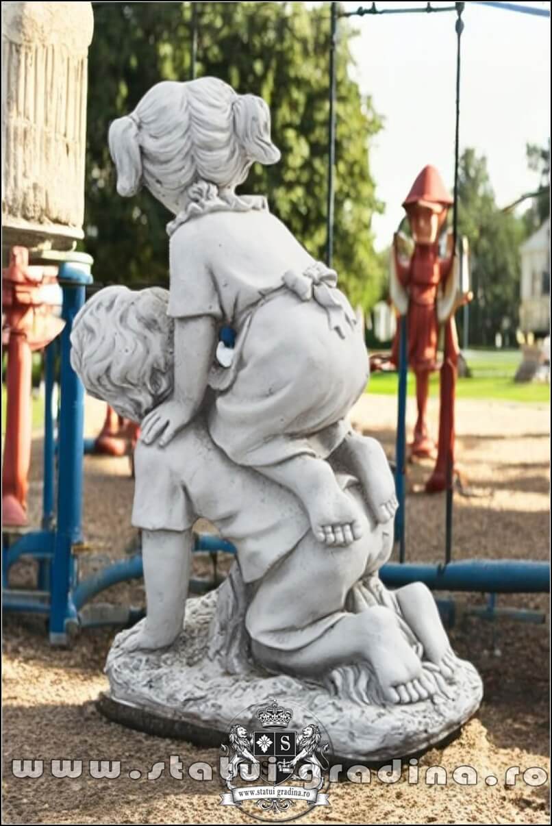 Statuetă copii la joacă, gri antichizat, model S99. (4)
