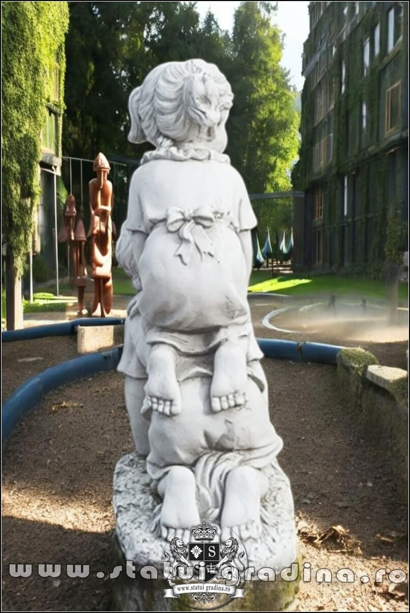 Statuetă copii la joacă, gri antichizat, model S99. (5)