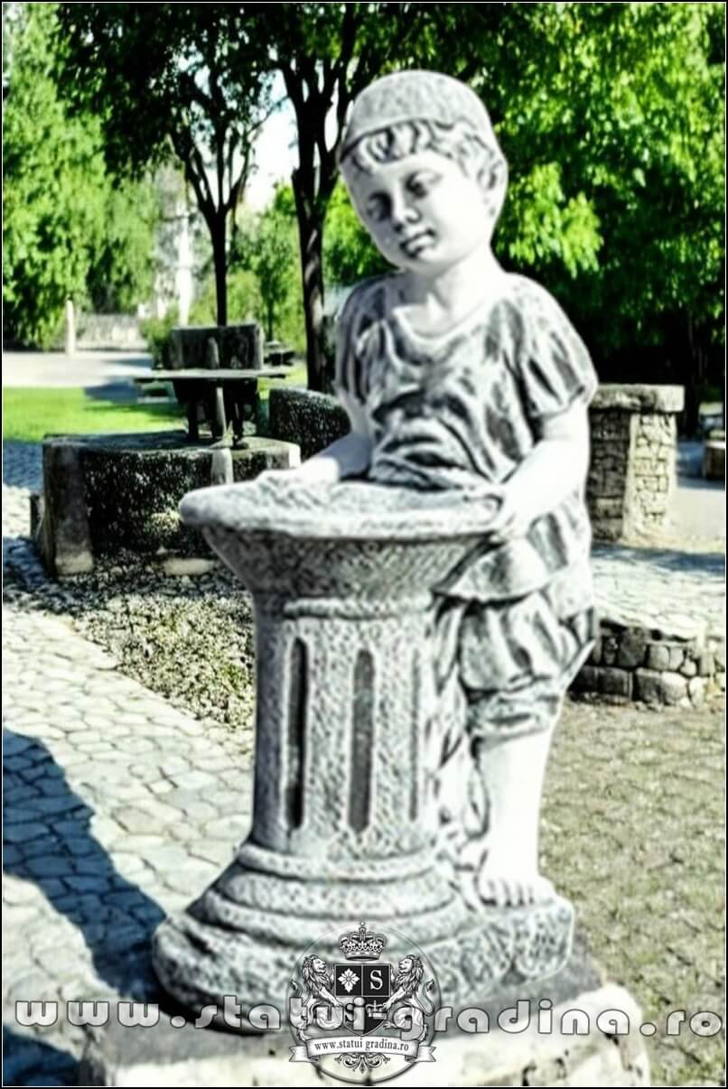 Statuetă copil la cișmea, gri patinat, model S93. (1)