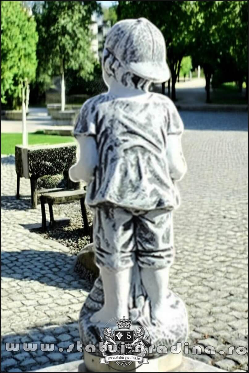 Statuetă copil la cișmea, gri patinat, model S93. (5)