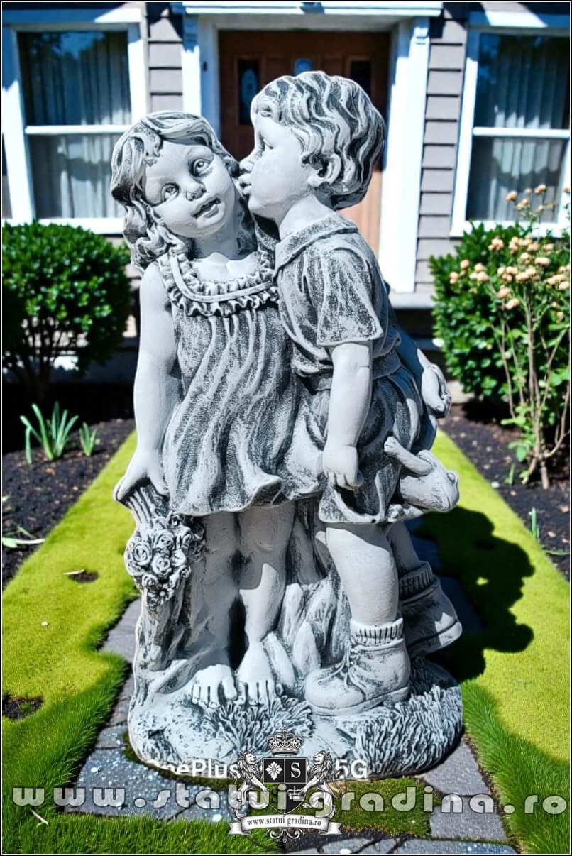 Statuetă copil și fetiță, gri antichizat, model S101. (1)