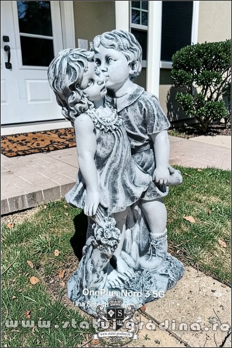 Statuetă copil și fetiță, gri antichizat, model S101. (2)