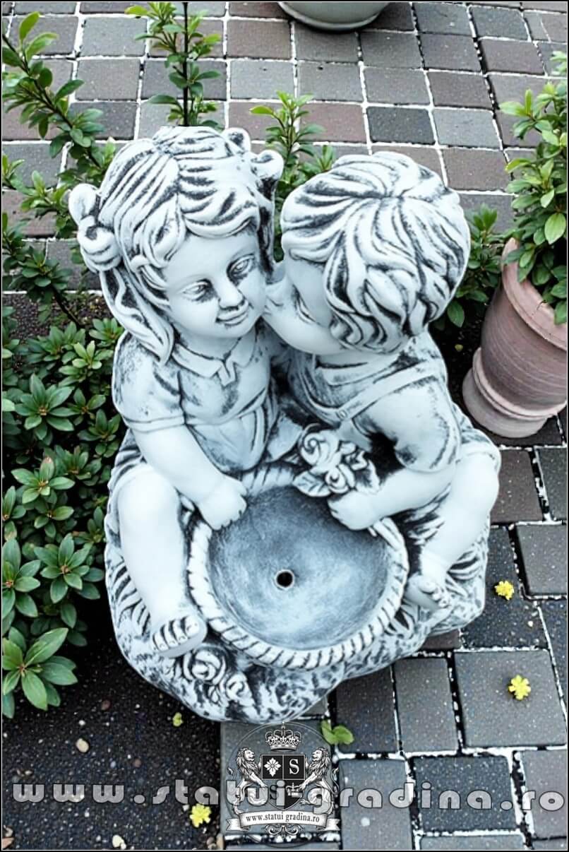 Statuetă copilași, gri patinat, model S87. (2)