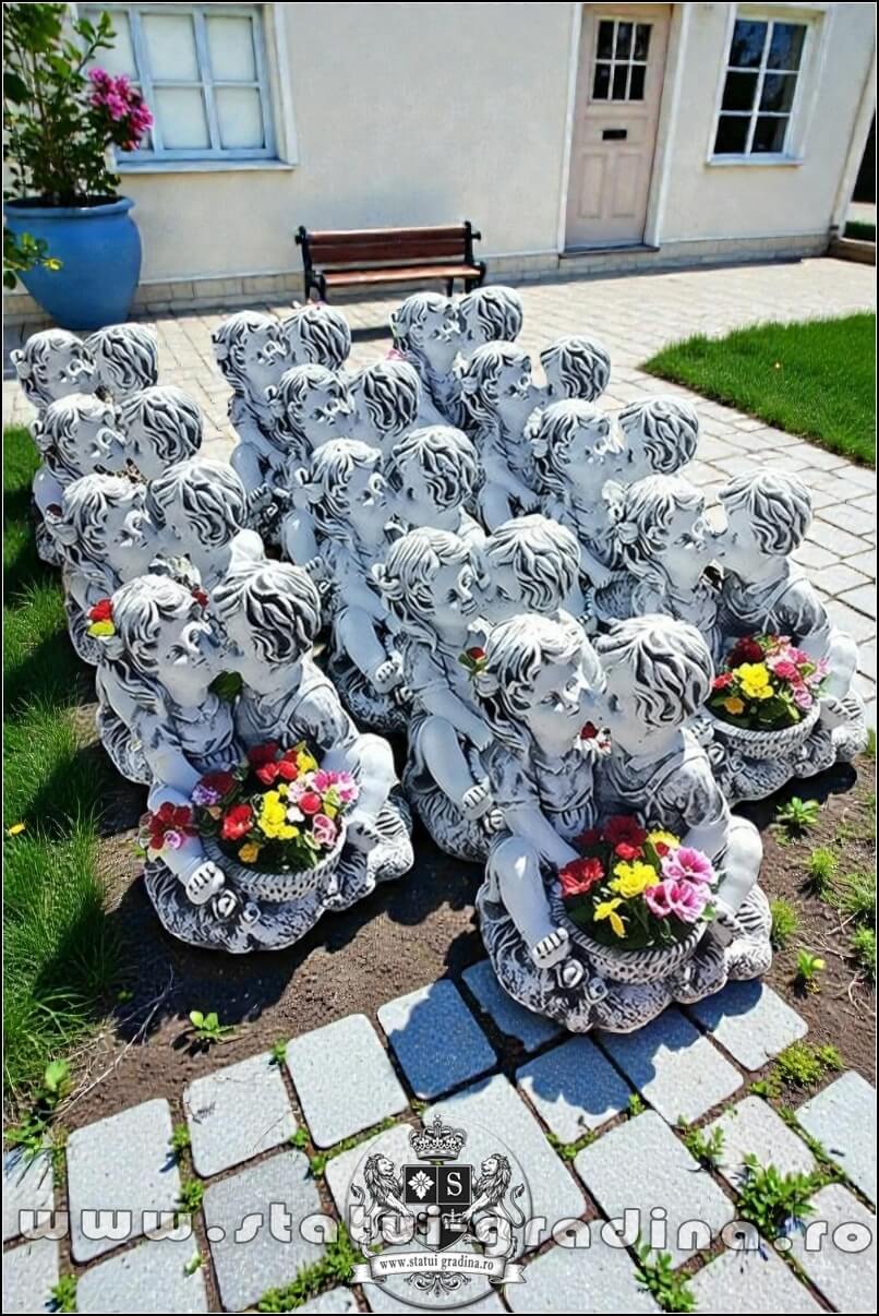 Statuetă copilași, gri patinat, model S87. (5)