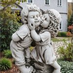 Statuetă copilași sărutându-se, gri antichizat, model S113.