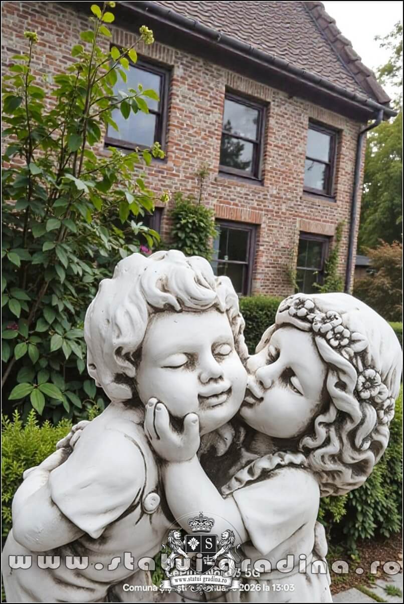 Statuetă copilași sărutându-se, gri antichizat, model S113. (2)