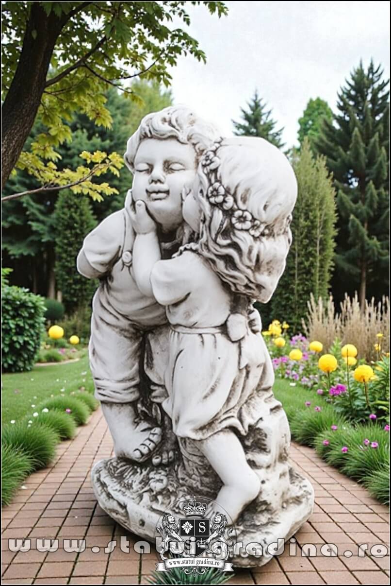 Statuetă copilași sărutându-se, gri antichizat, model S113. (3)