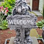 Statuetă pitic trol ''bun-venit'', din beton, model S68.