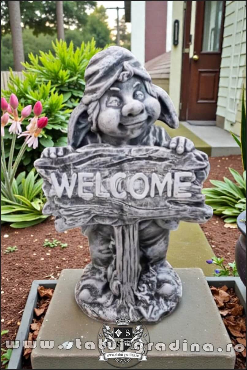 Statuetă pitic trol ''bun-venit'', din beton, model S68. (1)