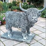 Statuetă văcuță Highland, gri patinat, model S106.