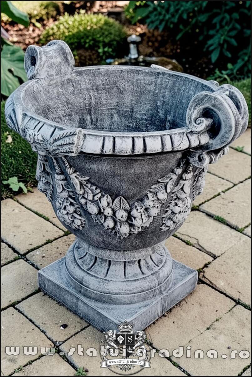 Vază mare cu picior, gri patinat, model V2. (1)