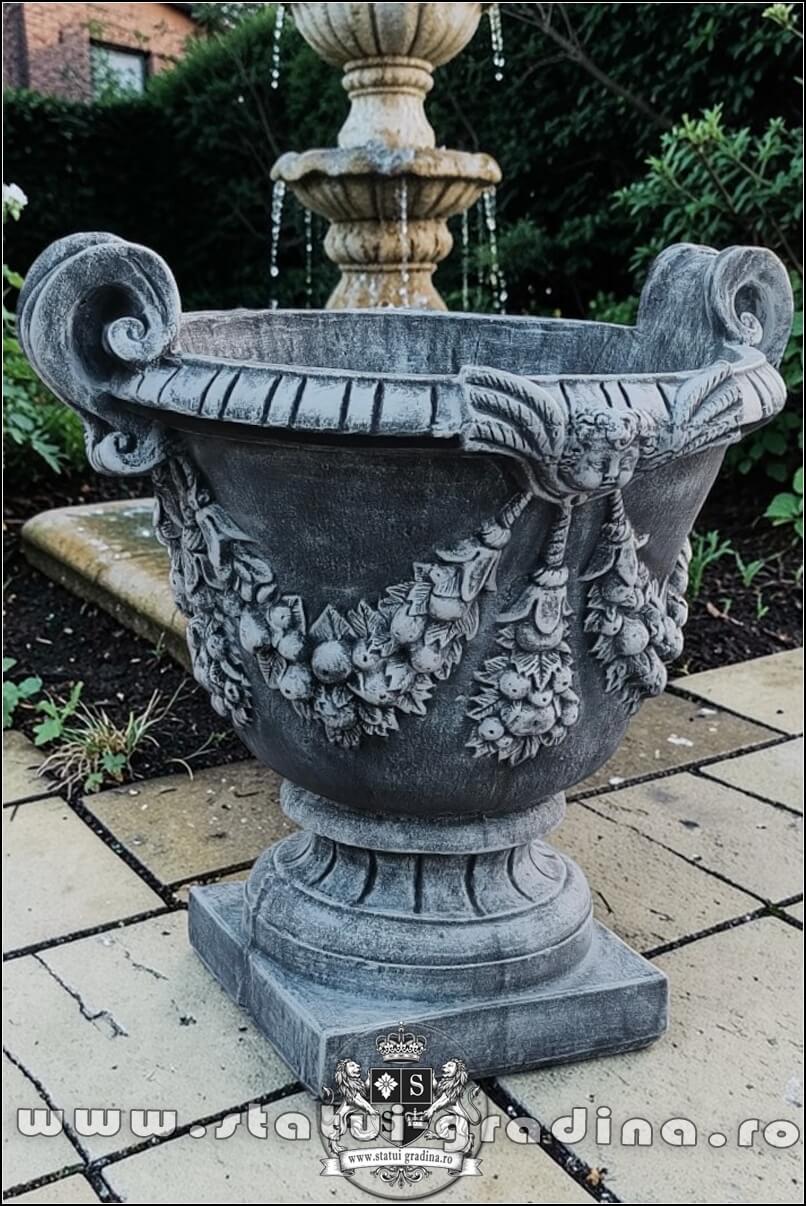 Vază mare cu picior, gri patinat, model V2. (3)