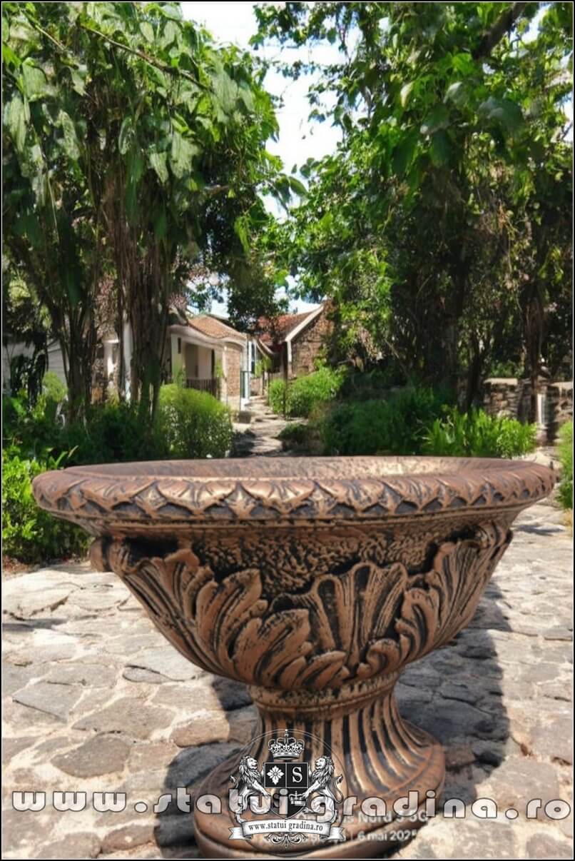 Vază mare, ornament stejar, arămiu antichizat, model V5. (4)