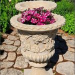 Vază ornament cu picior, galben patinat, model V1.