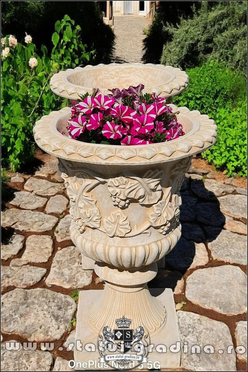 Vază ornament cu picior, galben patinat, model V1. (1)