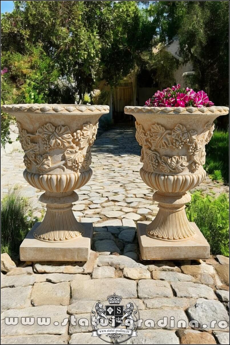 Vază ornament cu picior, galben patinat, model V1. (2)